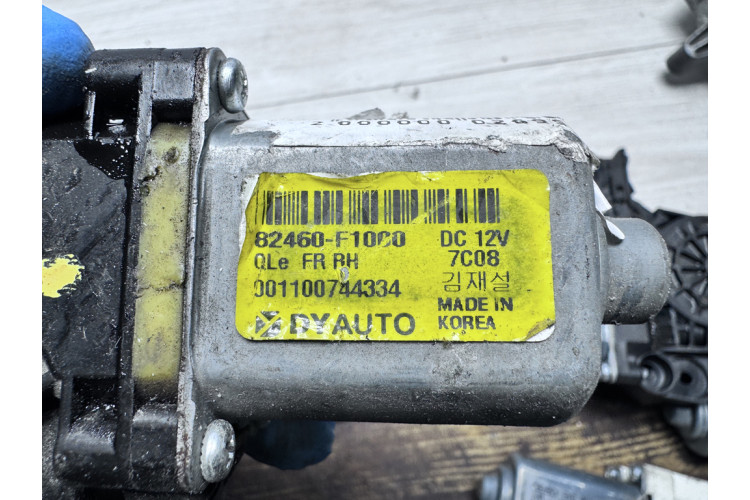 Электродвигатель стеклоподъемника двери передней правой Kia Sportage 2016-2021 82460F1000