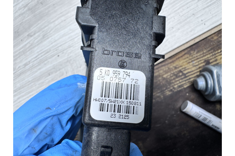 Электровигатель стеклоподъемника двери задней левой Volkswagen Golf VI 2009-2013 5K0959703D