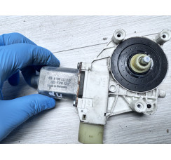 Електродвигун склопідйомника двері передньої, правої BMW E90 E91 2005-2012