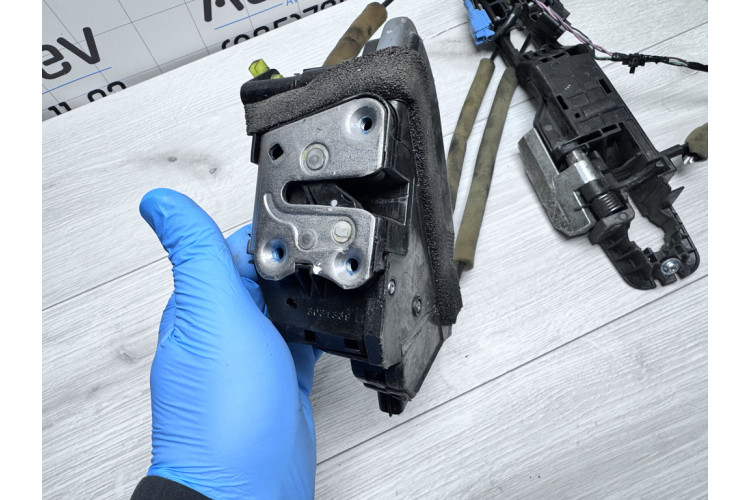 Замок дверей передньої лівої у зборі Nissan Leaf I 2010-2017 805013NF2A Замок дверей передньої лівої у зборі Nissan Leaf I 2010-2017 805013NF2A