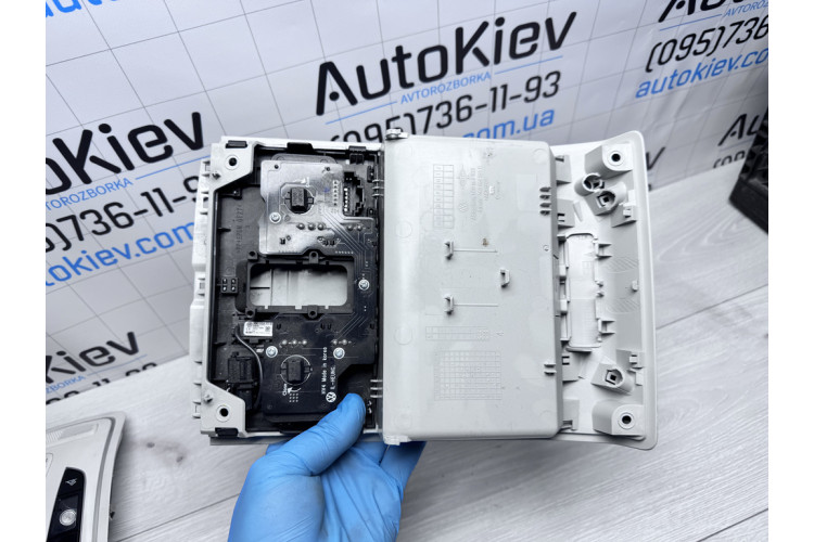 Плафон освещения салона Volkswagen Passat B8 2015> 5G0868837