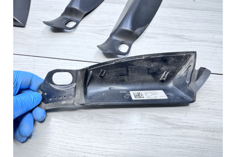 Накладка заднего правого фонаря Audi A8 S8 D4 4H 2010-2017 4H0945256