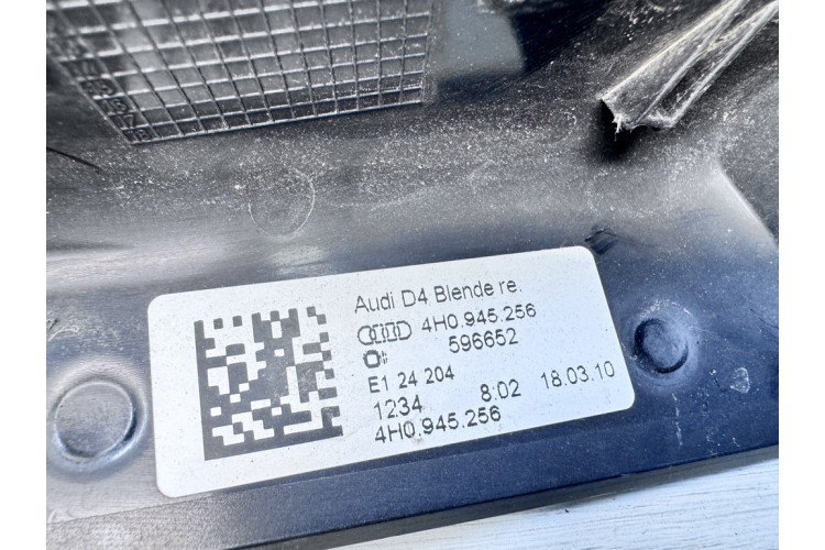 Накладка заднего правого фонаря Audi A8 S8 D4 4H 2010-2017 4H0945256