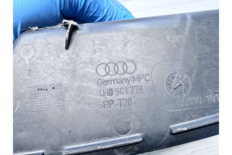 Кришка заднього ліхтаря Audi A8 S8 D4 4H 2010-2017 4H0941779 Кришка заднього ліхтаря Audi A8 S8 D4 4H 2010-2017 4H0941779