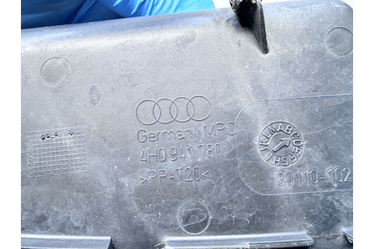 Кришка заднього ліхтаря Audi A8 S8 D4 4H 2010-2017 4H0941780 Кришка заднього ліхтаря Audi A8 S8 D4 4H 2010-2017 4H0941780