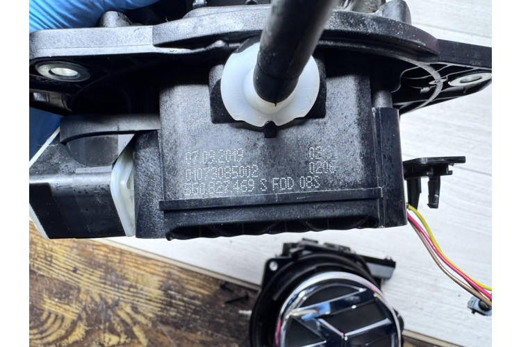 Ручка открытия багажника с камерой заднего вида (в сборе) Volkswagen Golf VII 2012-2020 5G0827469S