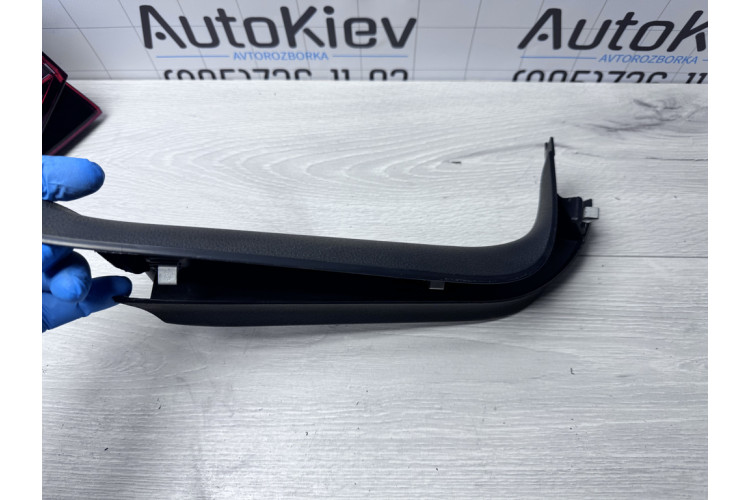 Обшивка кришки багажника Volkswagen Golf VII 2012-2020 5G6867714C Обшивка кришки багажника Volkswagen Golf VII 2012-2020 5G6867714C