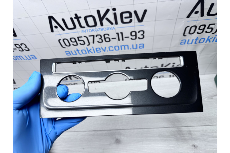 Накладка панели климат-контроля Volkswagen Golf VII 2012-2020 5G1863100 Накладка панели климат-контроля Volkswagen Golf VII 2012-2020 5G1863100