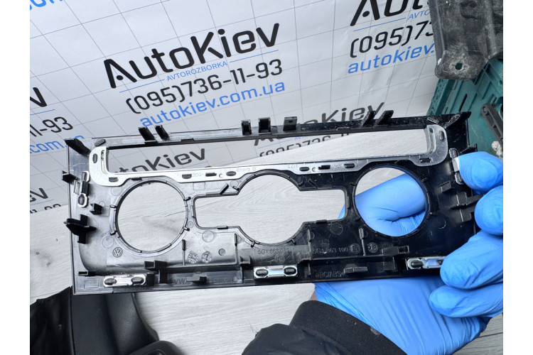 Накладка панели климат-контроля Volkswagen Golf VII 2012-2020 5G1863100 Накладка панели климат-контроля Volkswagen Golf VII 2012-2020 5G1863100