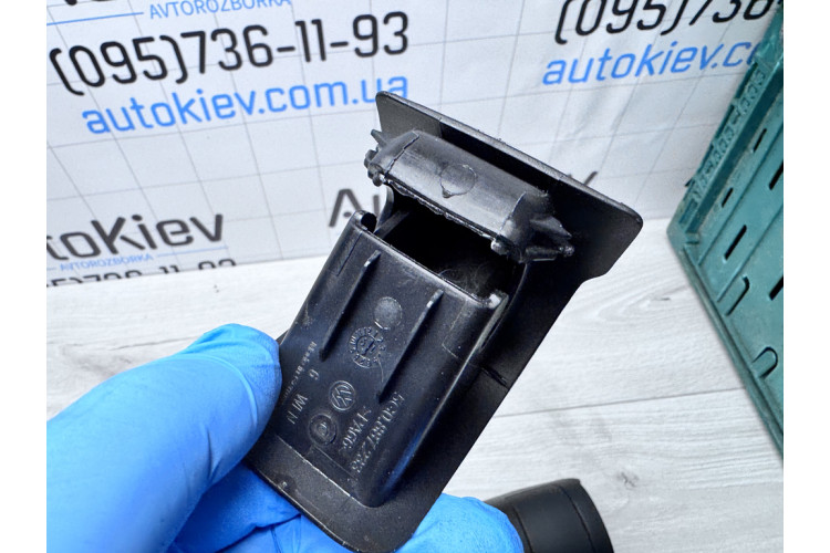 Крышка/накладка крепления ISOFIX Volkswagen Golf VII 2012-2020 5G0887233