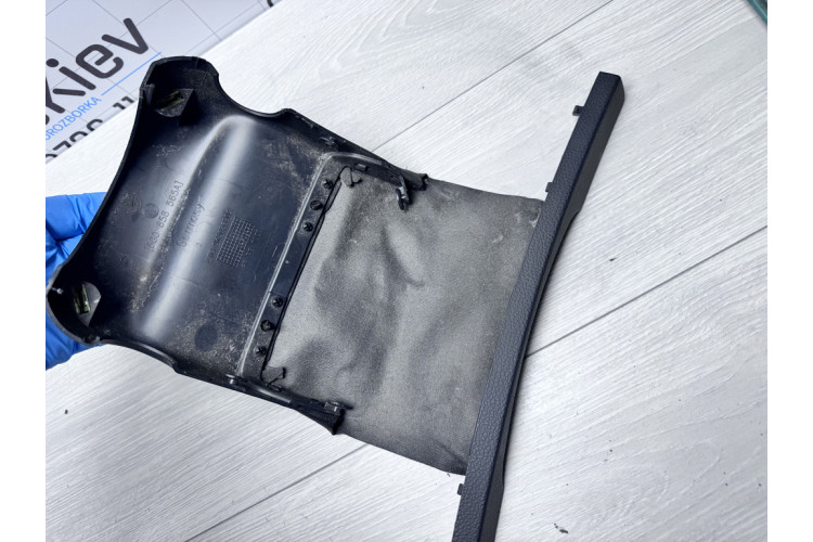 Кожух рульової колонки зі вставкою Volkswagen Golf VII 2012-2020 5G0858565A