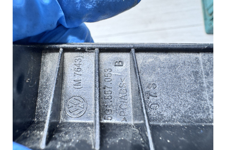 Кожух рульової колонки зі вставкою Volkswagen Golf VII 2012-2020 5G0858565A