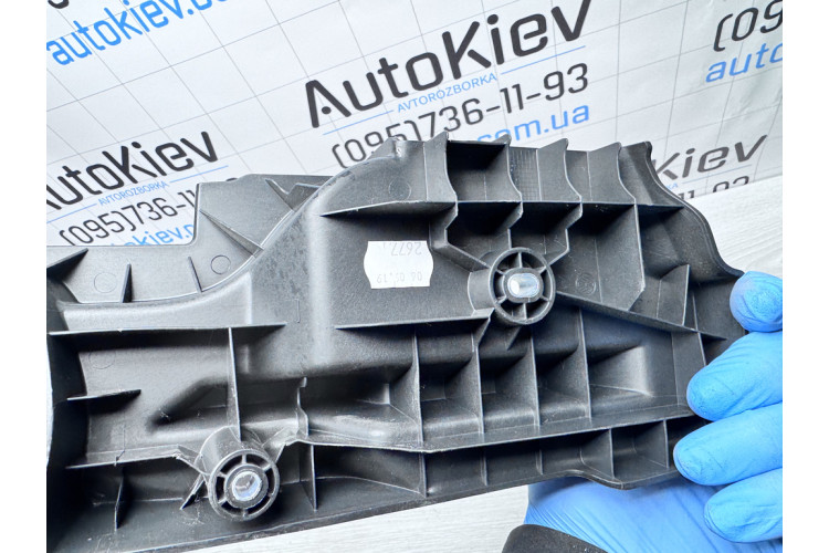 Панель/кріплення полиці багажника Volkswagen Golf VII 2012-2020 5G6858832