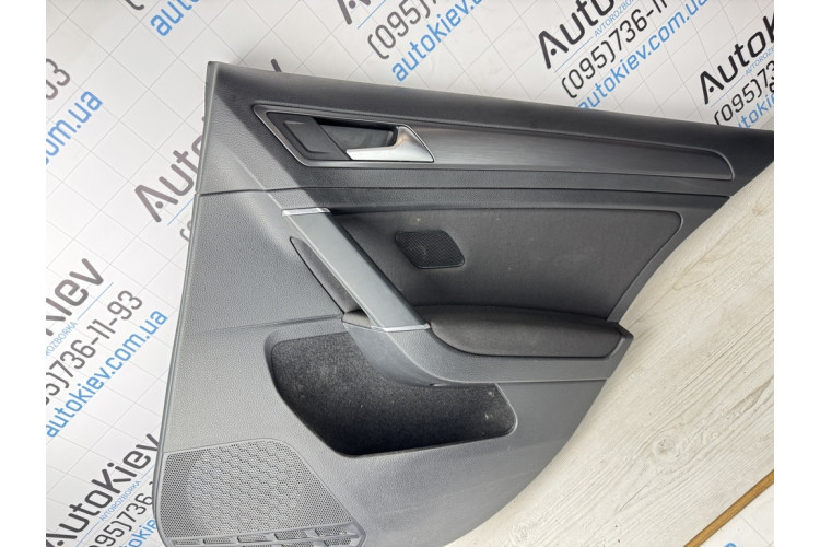 Карта обшивка дверей задньої правої (карта, панель) Volkswagen Golf 6-7 5G4867212