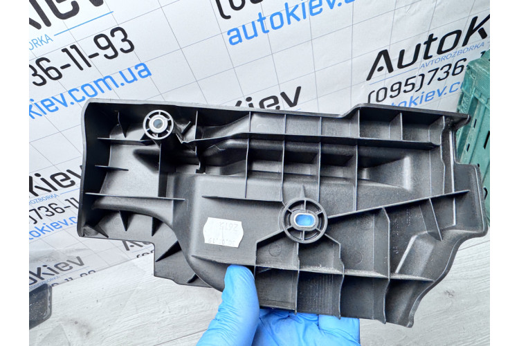 Панель/кріплення полиці багажника Volkswagen Golf VII 2012-2020 5G6858831 Панель/кріплення полиці багажника Volkswagen Golf VII 2012-2020 5G6858831