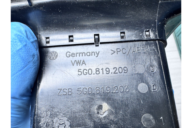 Дефлектор салона центральный задний Volkswagen Golf VII 2012-2020 5G0819209 Дефлектор салона центральный задний Volkswagen Golf VII 2012-2020 5G0819209