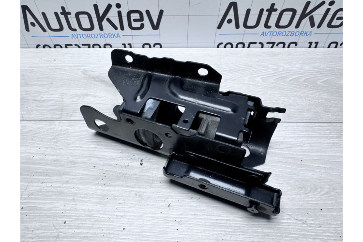 Кронштейн паливного насоса Volkswagen Golf VI 2009-2013 5N0906257