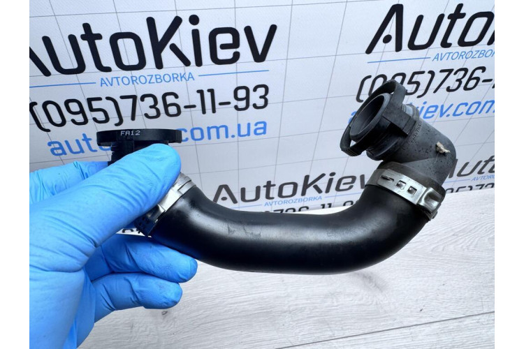 Патрубок соединительный Audi A8 (4.2 FSI) S8 D4 4H 2010-2017 4H0133890A