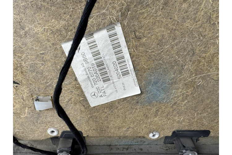 Карта двери передняя левая MERCEDES S W220 кожа A2207200770 Карта двери передняя левая MERCEDES S W220 кожа A2207200770