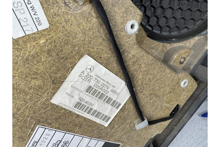 Карта двери задняя правая MERCEDES S W220 кожа A2207302270 Карта двери задняя правая MERCEDES S W220 кожа A2207302270