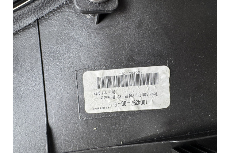 Накладка торпеда с airbag торпедо Tesla Model S 100439705E Накладка торпеда с airbag торпедо Tesla Model S 100439705E