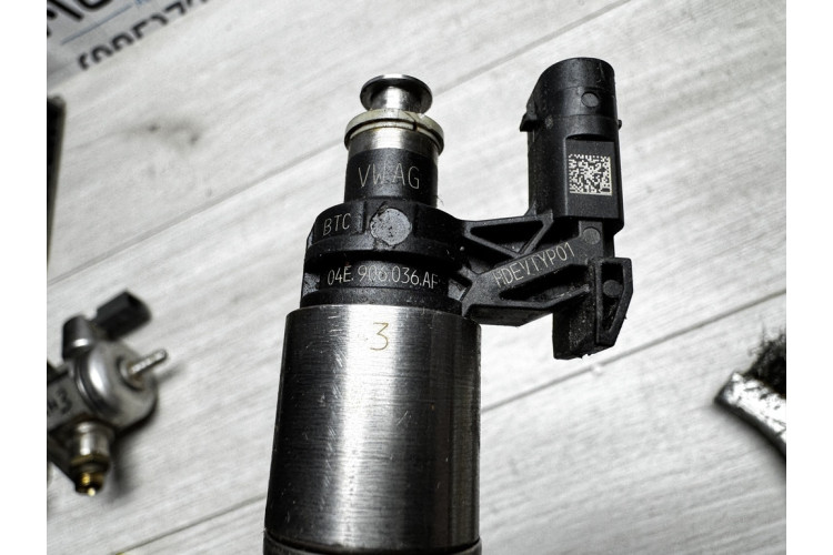 Форсунка упорскування палива Volkswagen Golf 7 1.4Tsi 04e906036af Форсунка упорскування палива Volkswagen Golf 7 1.4Tsi 04e906036af