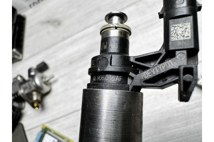 Форсунка упорскування палива Volkswagen Golf 7 1.4Tsi 04e906036af Форсунка упорскування палива Volkswagen Golf 7 1.4Tsi 04e906036af