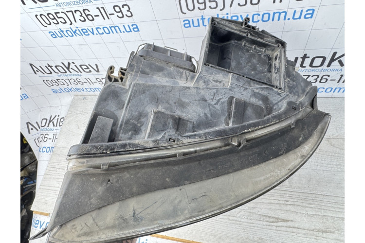 Фара передня права Audi A4 B6 00-04 8e0941004f