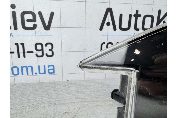 Фонарь внешний правый Tesla Model S 2012 - 2020 скол угол 600591800C Фонарь внешний правый Tesla Model S 2012 - 2020 скол угол 600591800C