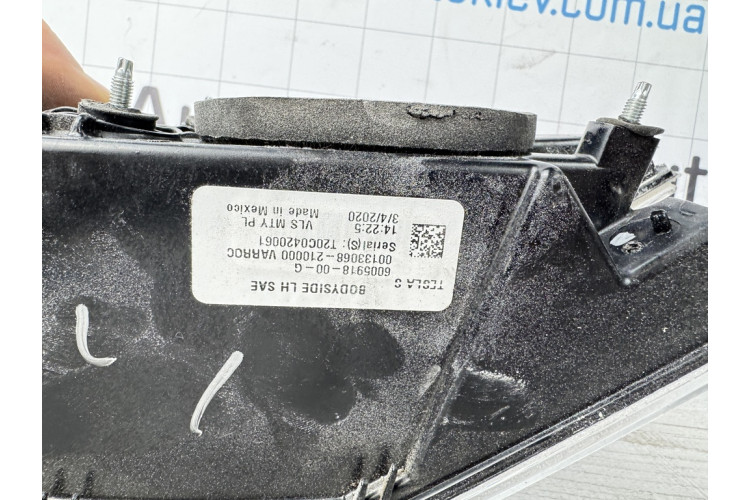 Фонарь внешний правый Tesla Model S 2012 - 2020 скол угол 600591800C Фонарь внешний правый Tesla Model S 2012 - 2020 скол угол 600591800C