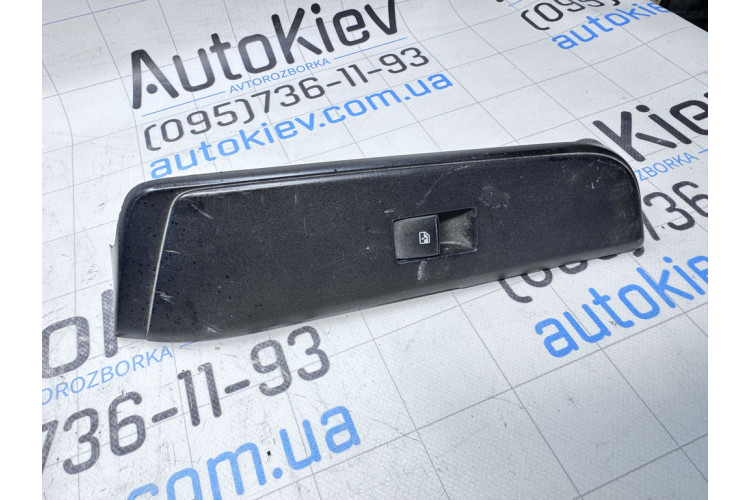 Накладка двери задней правой с кнопкой Toyota Camry 55 USA 2014-2017 7427106480