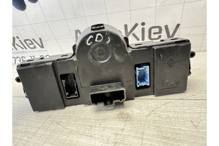 Блок управления климатической установкой Renault Scenic II 2003-2009 8200141294 Блок управления климатической установкой Renault Scenic II 2003-2009 8200141294