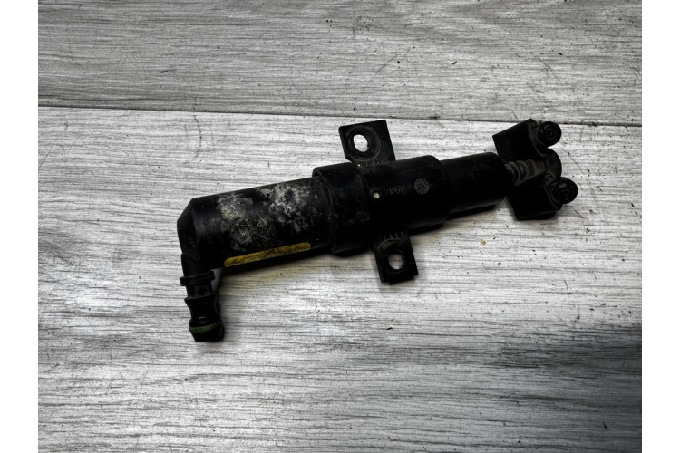 Форсунка омывателя фары правая Volkswagen Passat B6 2005-2010 3C0955104A