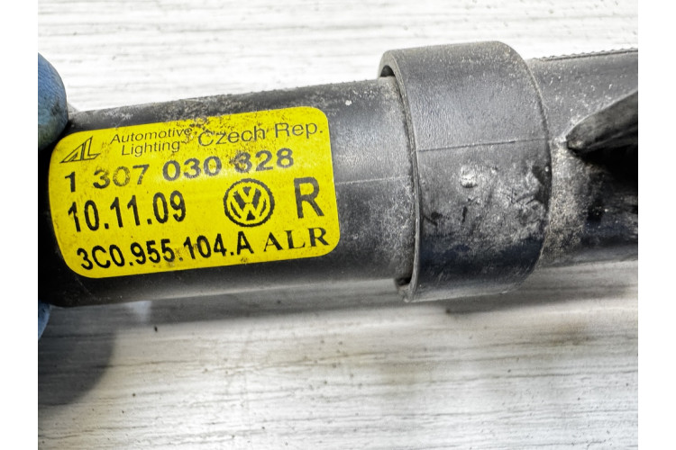 Форсунка омывателя фары правая Volkswagen Passat B6 2005-2010 3C0955104A