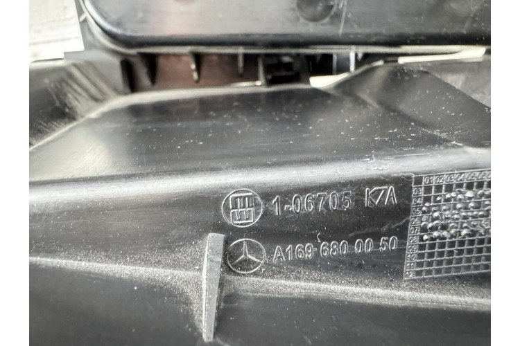 Центральная консоль Mercedes-Benz W169 2004-2012 A1696800050
