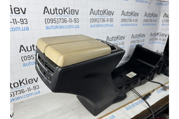 Центральна консоль (з підлокітником) Tesla Model S 2012-2016 101024900A