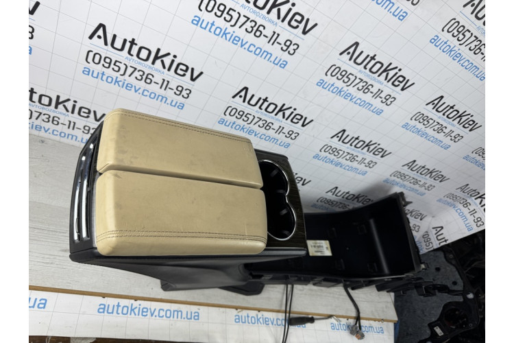 Центральна консоль (з підлокітником) Tesla Model S 2012-2016 101024900A