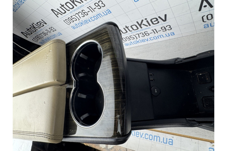 Центральна консоль (з підлокітником) Tesla Model S 2012-2016 101024900A