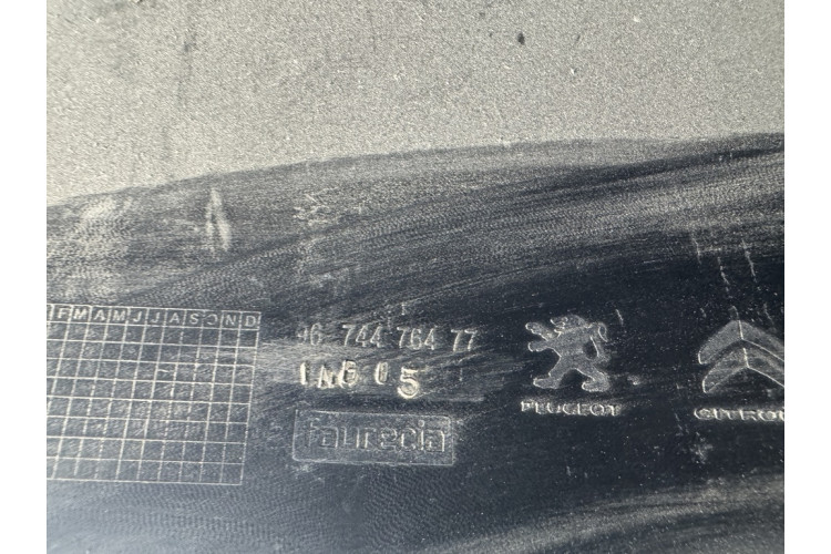 Центральна консоль Citroen C-Elysee 2016-2024 9674476477 Центральна консоль Citroen C-Elysee 2016-2024 9674476477