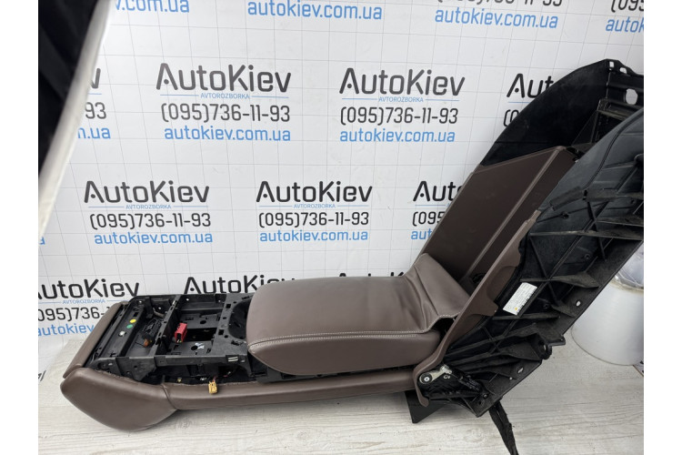 Підлокітник задній (коричневого кольору) Audi A8 S8 D4 4H 2010-2017 4H0885076LDF3