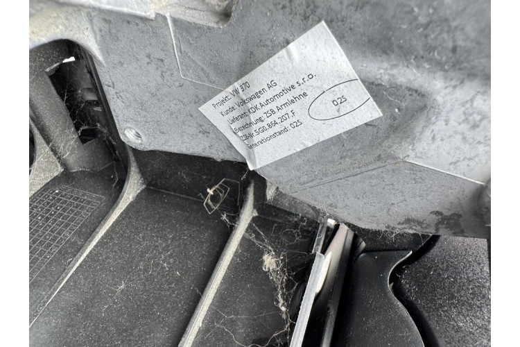 Підлокітник Volkswagen Golf VII 2012-2020 5G0864251D