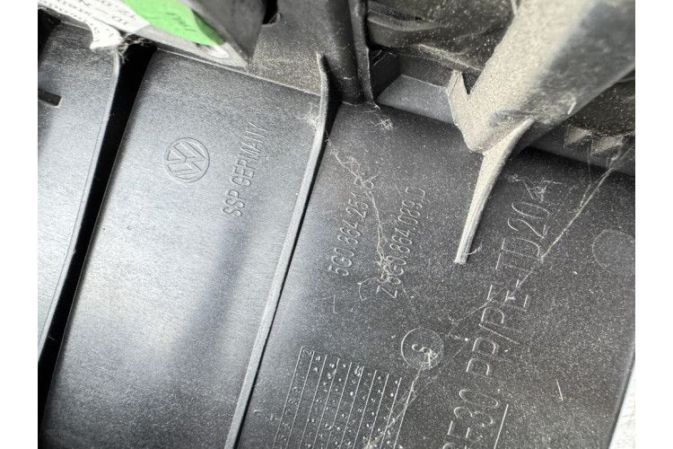 Підлокітник Volkswagen Golf VII 2012-2020 5G0864251D