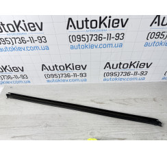 Ущільнювач / молдинг скла передньої лівої двері (внутрішній) Volkswagen Golf VII 2012-2020