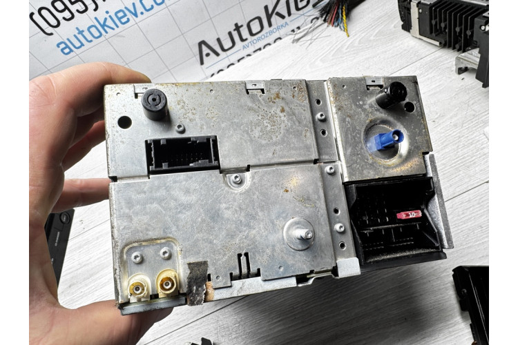 Магнітола (радіо am/fm, універсальна) Volkswagen Touareg II 2010-2018 7L6035191H Магнітола (радіо am/fm, універсальна) Volkswagen Touareg II 2010-2018 7L6035191H