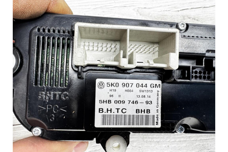 Блок управления режимами отопления/кондиционирования Volkswagen Tiguan 2007-2011 5K0907044GM Блок управления режимами отопления/кондиционирования Volkswagen Tiguan 2007-2011 5K0907044GM