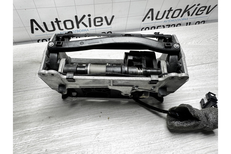 Кронштейн дисплея із приводом Audi A8 S8 D4 4H 2010-2017 4H0857273C