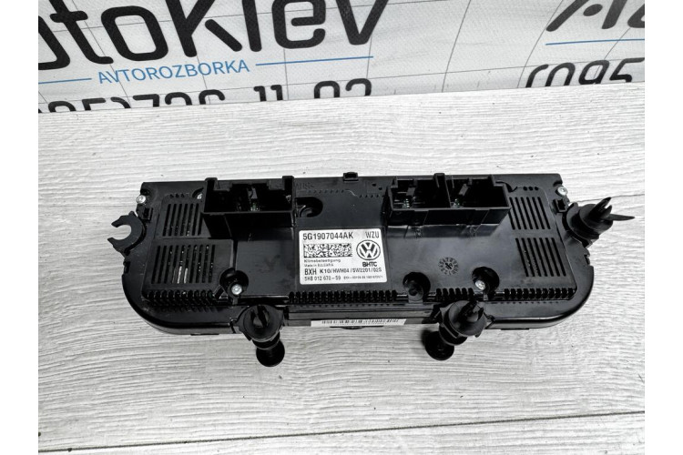 Блок управления климат контроля (дефект на кнопке обогрева сидения) Volkswagen Golf VII 2012-2020 5G1907044AK
