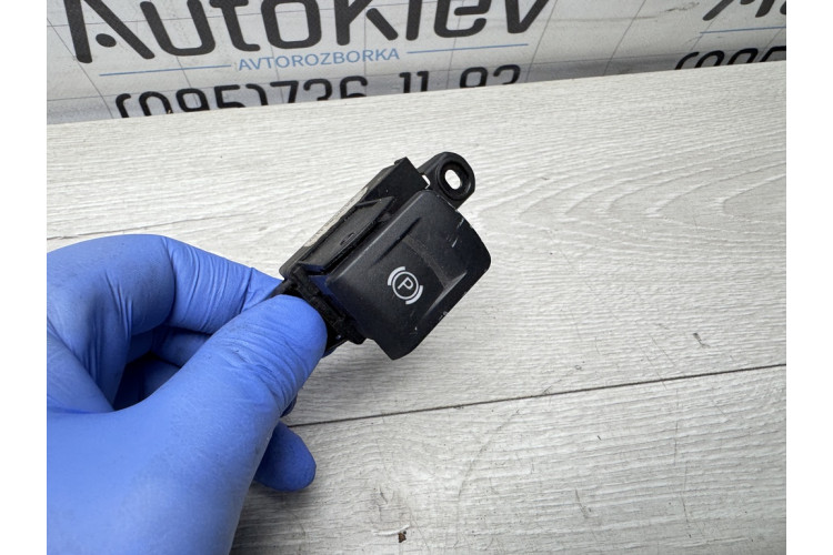 Клавиша электромеханического стояночного тормоза Audi A6 C6 4F 2004-2011 4F1927225 Клавиша электромеханического стояночного тормоза Audi A6 C6 4F 2004-2011 4F1927225