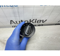 Перемикач світла фар на "торпедо" Volkswagen Passat B7 2011-2015