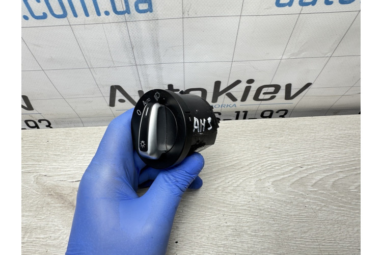 Переключатель света фар на "торпедо" Volkswagen Passat B7 2011-2015 3C8941431D Переключатель света фар на "торпедо" Volkswagen Passat B7 2011-2015 3C8941431D